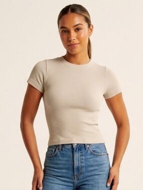 Old Navy Exhale Seamless Fitted Rib T-shirt In Savanna Size M